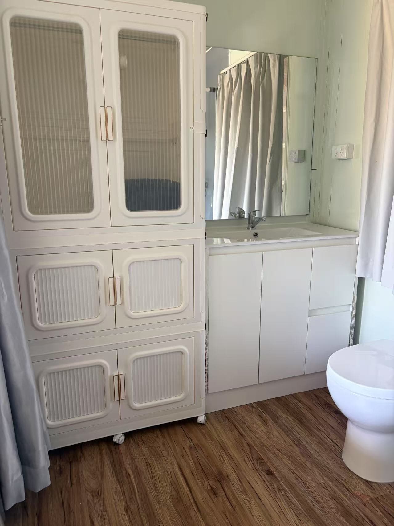 Private ensuite bathroom